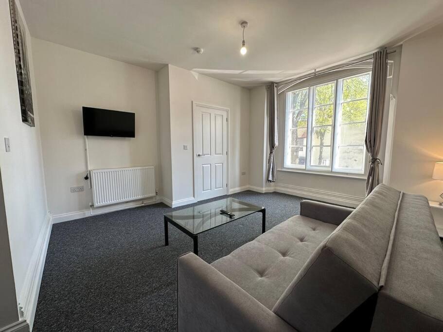 1 Bed Flat 1st Floor *